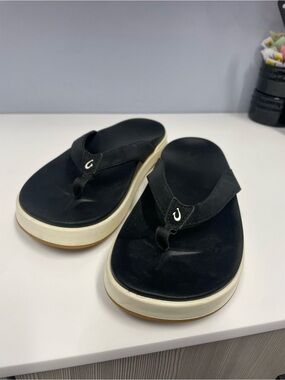 OluKai Sandals Nua Pio sz 9 Black and White Platform Flip Flop sz 39